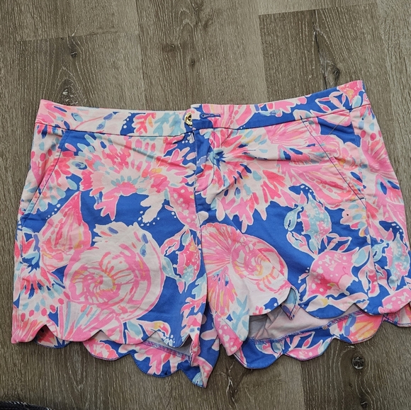 Lilly Pulitzer Buttercup Stretch Scallop Hem Shorts Size 12 Pink Blue Floral - Picture 2 of 6